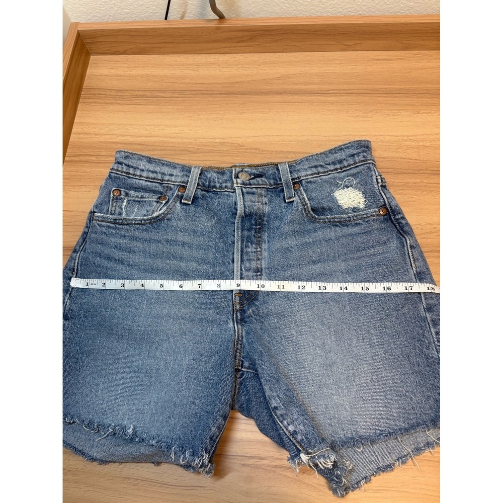 Levi's Premium Distressed Cutoff Denim Shorts Blue Raw Hem Button-fly Size 28 - Picture 7 of 9